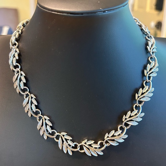 L0012 Napier Vintage Collar statement necklace leaf silver tone - Picture 1 of 5